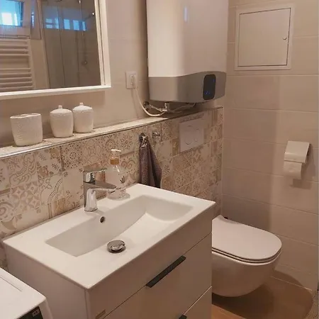 Na Plovarne - Podkrovni Mezonet S Klimatizaci Apartment *