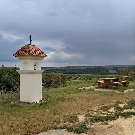 Na Plovarne - Podkrovni Mezonet S Klimatizaci Apartment