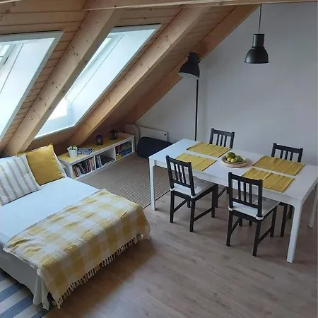 Na Plovarne - Podkrovni Mezonet S Klimatizaci Mikulov