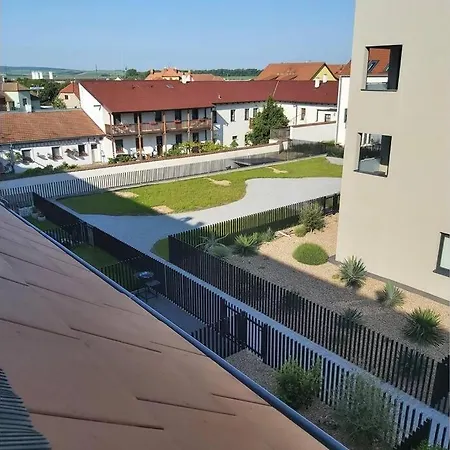 Na Plovarne - Podkrovni Mezonet S Klimatizaci Mikulov